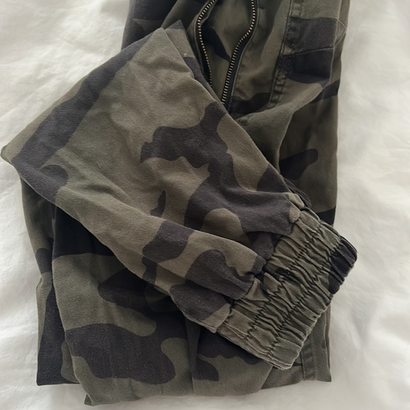 TNA camo pants - Picture 3 of 3